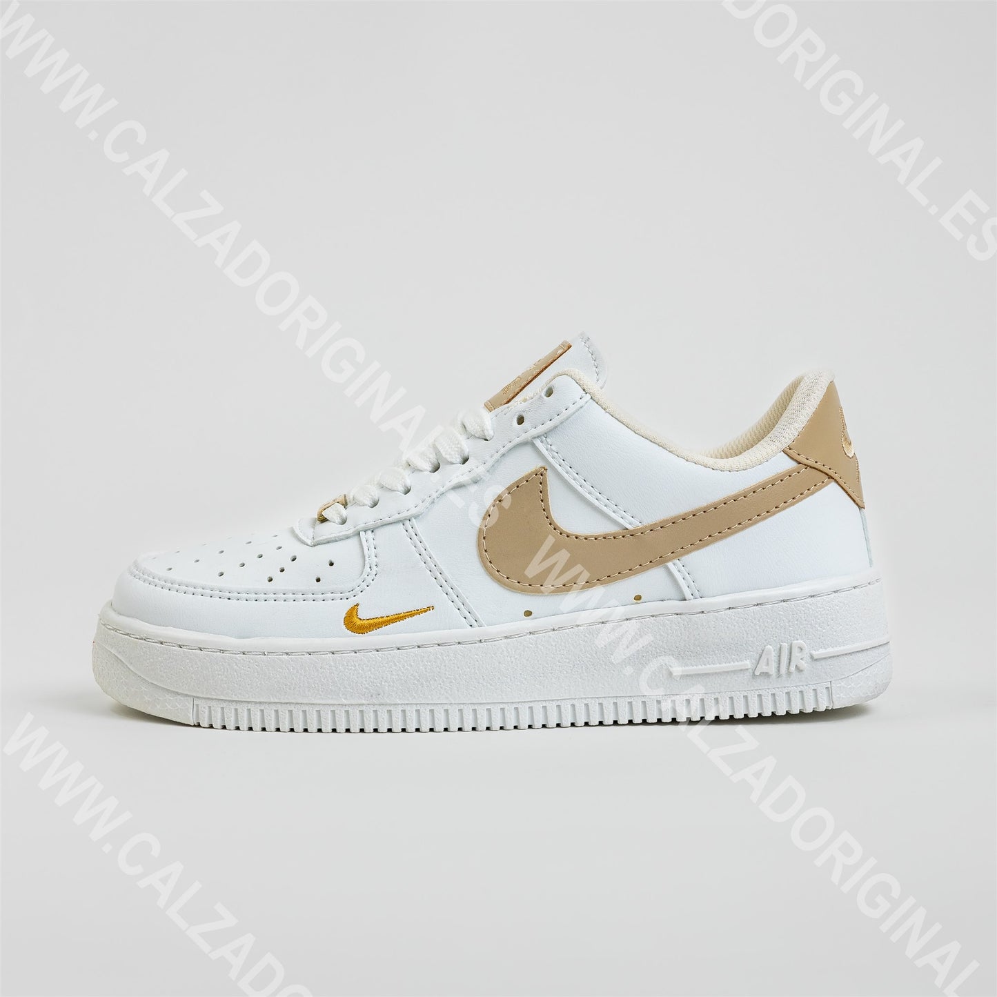 NIKE AIR FORCE - BLANCO Y BEGE